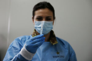 Foto Cecilia Fabiano/ LaPresse 
23 febbraio 2021 Roma (Italia)
Cronaca  : 
Presidio vaccinale organizzato dall’Esercito nella città militare della Cecchignola  
Nella foto : Preparazione del vaccino AstraZeneca  
Photo Cecilia Fabiano/LaPresse
February 23 , 2021  Roma (Italy) 
News :
Defense Vaccination Centre in the militar city of Cecchignola in Rome  
In The Pic :  AstraZeneca  vaccine preparation
