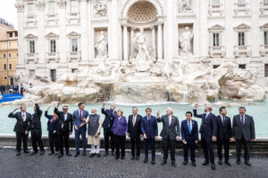 Foto Roberto Monaldo / LaPresse
31-10-2021 Roma 
G20 – I leader in visita alla Fontana di Trevi
Nella foto I leader del G20 davanti alla Fontana di Trevi 

Photo Roberto Monaldo / LaPresse
31-10-2021 Rome (Italy)
G20 – Leaders visiting the Trevi Fountain 
In the pic G20 Leaders in front of Trevi Fountain