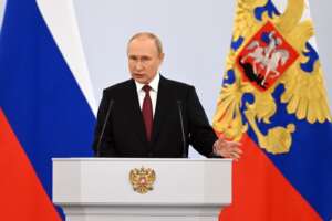 Russia per sempre, Putin riconosce le Regioni dei referendum in Ucraina: “Pronti a trattare”. Ma Zelensky dice no: “Mai con lui presidente”