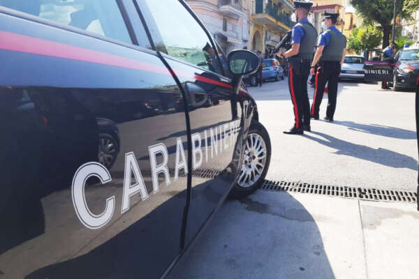 Varcaturo, pensionato trovato morto in casa con il volto tumefatto: la vittima si chiamava Ferdinando Formisano