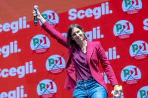 Chi sarà il nuovo segretario Pd, Elly Schlein scende in campo: dovrà vedersela con Bonaccini e altri tre