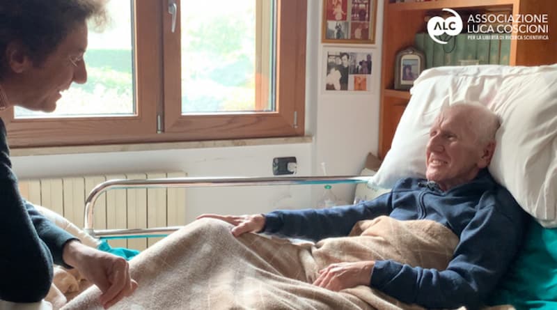 Marco Cappato in Svizzera con Romano, malato di Parkinson, per il suicidio assistito: “Qui per un diritto fondamentale” Marco Cappato in Svizzera con Romano, malato di Parkinson, per il suicidio assistito: “Qui per un diritto fondamentale”