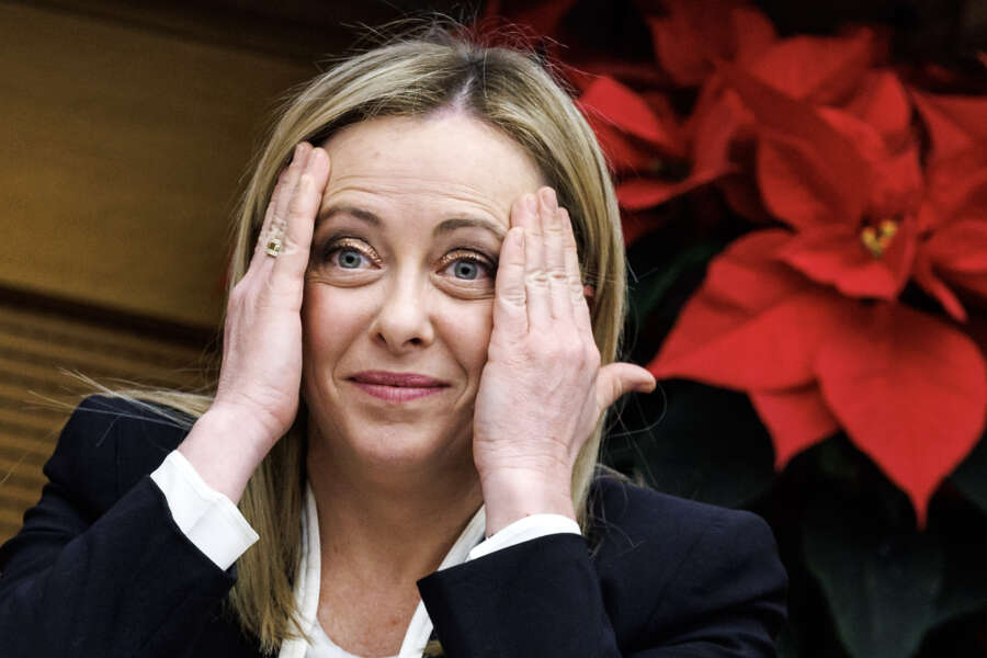Meloni in calo nei sondaggi dopo i 100 giorni di governo: segnali preoccupanti per Fratelli d’Italia, recuperano le opposizioni Meloni in calo nei sondaggi dopo i 100 giorni di governo: segnali preoccupanti per Fratelli d’Italia, recuperano le opposizioni