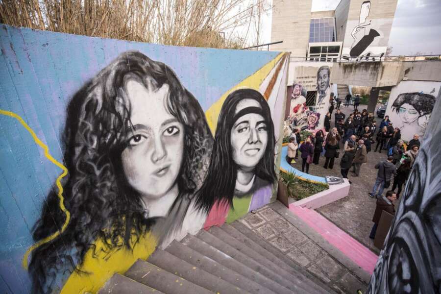 Foto LaPresse – Andrea Panegrossi
13/01/2018 – Roma, Italia
Cronaca
Un murales in ricordo di Emanuela Orlandi e Mirella Gregori
Nella foto: Il murale per ricordare Emanuela Orlandi e Mirella Gregori Foto LaPresse – Andrea Panegrossi
13/01/2018 – Roma, Italia
Cronaca
Un murales in ricordo di Emanuela Orlandi e Mirella Gregori
Nella foto: Il murale per ricordare Emanuela Orlandi e Mirella Gregori