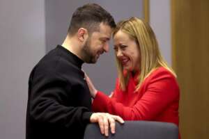 Incontro Meloni-Zelensky, la premier dopo le scintille con la Francia: “Macron inopportuno, nostra forza è compattezza”