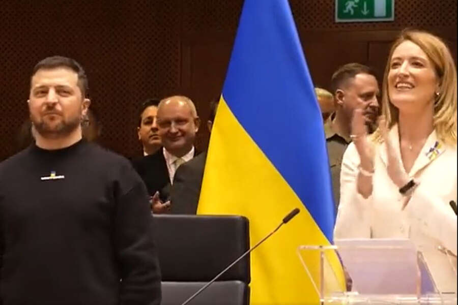 “L’Ucraina vincerà e sarà membro dell’Ue”, Zelensky si prende l’ovazione del parlamento e i jet di Metsola “L’Ucraina vincerà e sarà membro dell’Ue”, Zelensky si prende l’ovazione del parlamento e i jet di Metsola