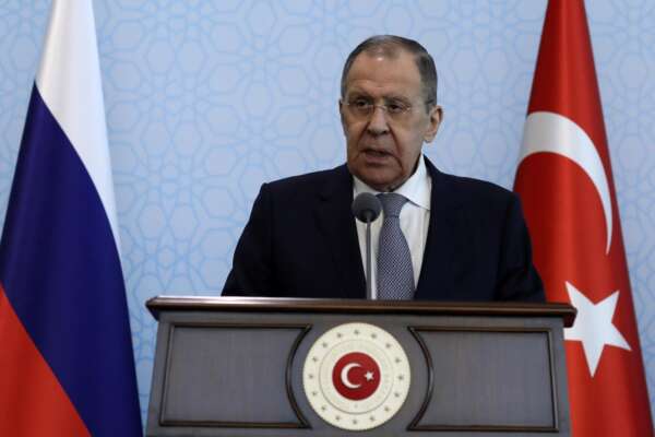 Lavrov apre a negoziati con l’Ucraina ma la pace “dovrà basarsi su nuovo ordine mondiale”: Kiev smentisce trattative sulla Crimea