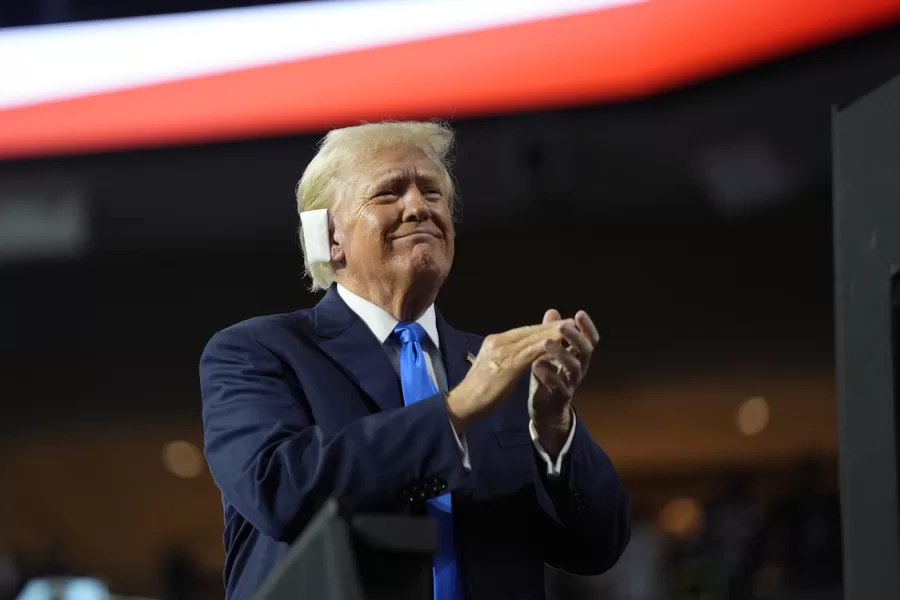 La seconda notte di Trump alla convention repubblicana: più debole, ma fa il pieno di endorsement. Proiettato il video delle cadute di Biden La seconda notte di Trump alla convention repubblicana: più debole, ma fa il pieno di endorsement. Proiettato il video delle cadute di Biden