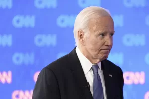 Biden positivo al Covid riflette sul ritiro: “Kamala Harris può vincere?”