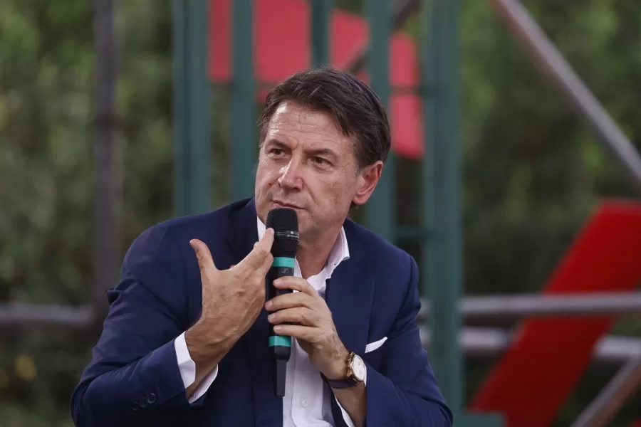 Conte contro Grillo Conte contro Grillo