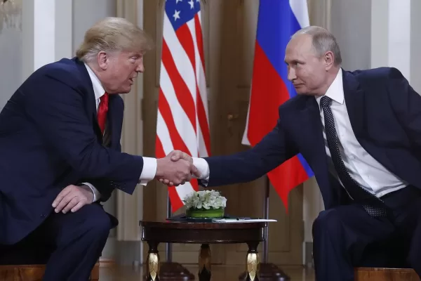 Elezioni USA, quegli incontri tra Putin e Trump e la guerra fredda mai estinta. In gioco c’è il futuro dell’energia