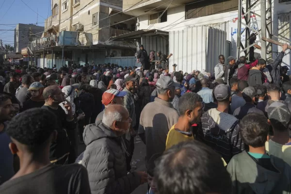 Gaza, Hamas dietro carestia e prezzi impazziti: così guadagna sulla fame dei palestinesi