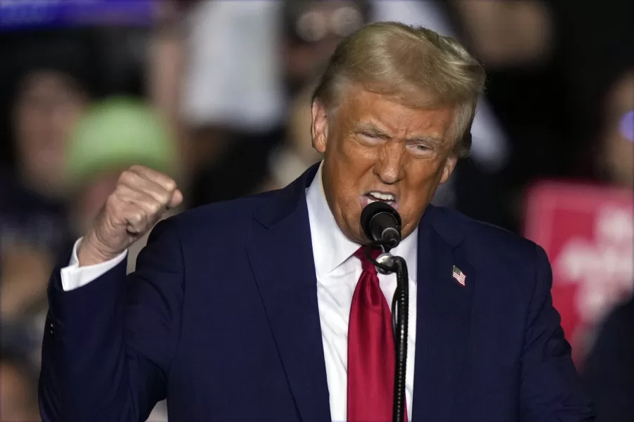 Donald Trump, l’uomo morto due volte è di nuovo Presidente. La campagna perfetta stravinta con forza e chiarezza Donald Trump, l’uomo morto due volte è di nuovo Presidente. La campagna perfetta stravinta con forza e chiarezza