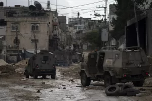 Israele, scatta l’operazione “Muro di ferro”. Non c’è tregua in Cisgiordania: raid aerei dagli elicotteri. Morti e feriti