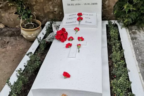 Ad Hammamet La Russa e Tajani sulla tomba di Craxi