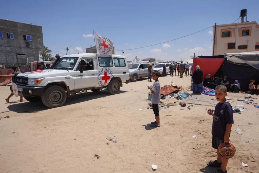 Lo show di Hamas e il supporter Pro-Pal della Croce Rossa che ora si preoccupa degli ostaggi ma per 15 mesi non ha chiesto di visitarli Lo show di Hamas e il supporter Pro-Pal della Croce Rossa che ora si preoccupa degli ostaggi ma per 15 mesi non ha chiesto di visitarli