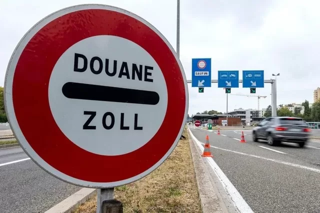 Il tycoon bluffa, mescola, alza la posta e l’Europa entra nel tunnel dei dazi per evitare lo scontro frontale
