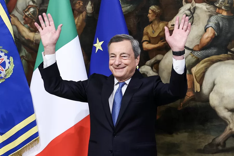 Foto Roberto Monaldo / LaPresse
23-10-2022 Roma (Italia)
Politica
Palazzo Chigi – Insediamento della Presidente del Consiglio Giorgia Meloni
Nella foto Mario Draghi
23-10-2022 Rome (Italy)
Politics
Inauguration ceremony of the new Prime Minister at Chigi palace
In the pic Mario Draghi Foto Roberto Monaldo / LaPresse
23-10-2022 Roma (Italia)
Politica
Palazzo Chigi – Insediamento della Presidente del Consiglio Giorgia Meloni
Nella foto Mario Draghi
23-10-2022 Rome (Italy)
Politics
Inauguration ceremony of the new Prime Minister at Chigi palace
In the pic Mario Draghi