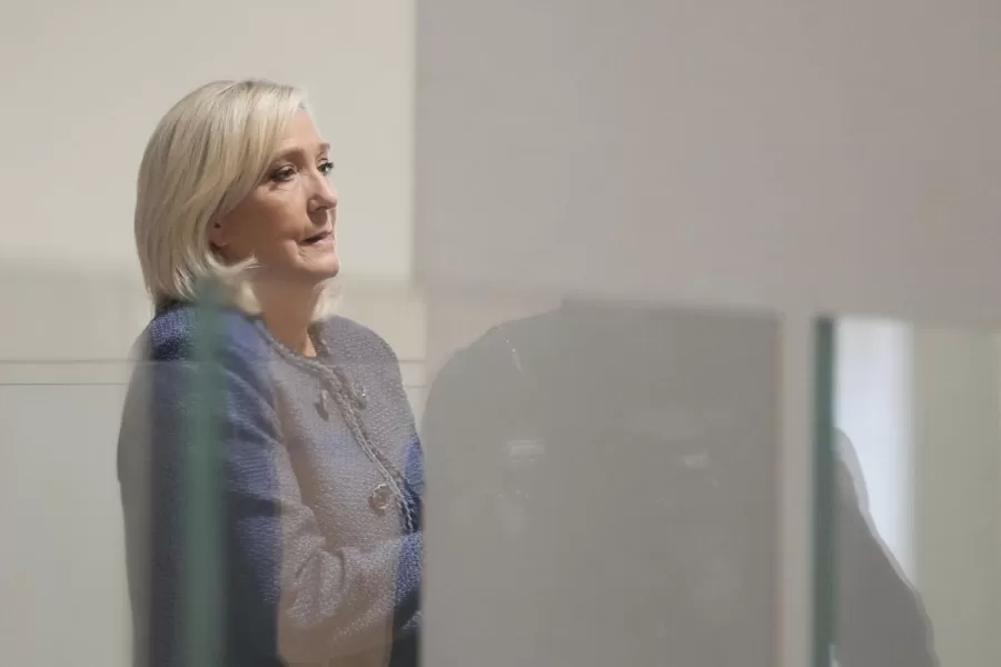 French far-right leader Marine Le Pen arrives at a Paris court expected to deliver a verdict in an embezzlement case that could shake up French politics and derail far-right leader Marine Le Pen’s career Monday, March 31, 2025 in Paris. (AP Photo/Thibault Camus)
Associated Press/LaPresse French far-right leader Marine Le Pen arrives at a Paris court expected to deliver a verdict in an embezzlement case that could shake up French politics and derail far-right leader Marine Le Pen’s career Monday, March 31, 2025 in Paris. (AP Photo/Thibault Camus)
Associated Press/LaPresse
