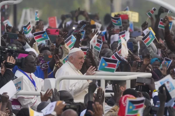 Papa Francesco aveva riconciliato il Vaticano con l’Africa: i viaggi, il dialogo e il sogno di un ruolo da protagonista