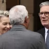 Britain’s Prime Minister Keir Starmer, right, welcomes European Commission President Ursula von der Leyen and European Council President Antonio Costa ahead of a United Kingdom and European Union summit at Lancaster House, London, Monday, May 19, 2025. (Henry Nicholls/Pool Photo via AP)

Associated Press/LaPresse