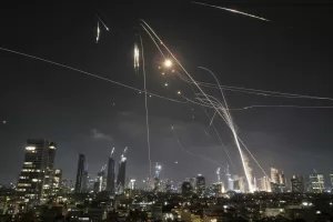Israeli Iron Dome air defense system fires to intercept missiles over Tel Aviv, Israel, Friday, June 13, 2025. (AP Photo/Leo Correa)